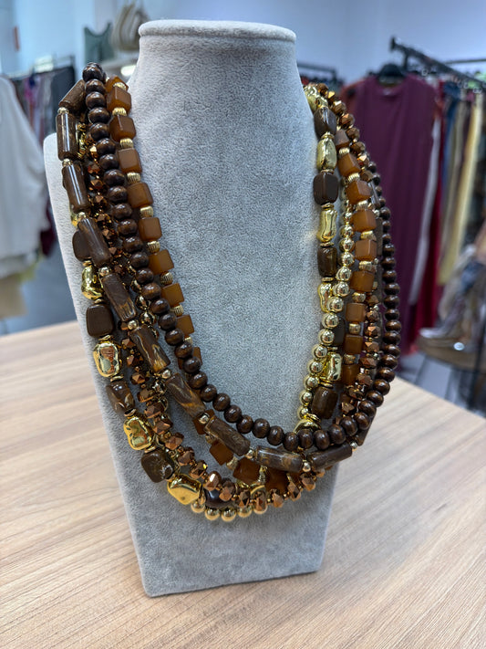 Collar marrón